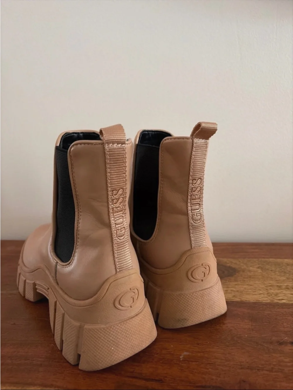 Guess boots size 6